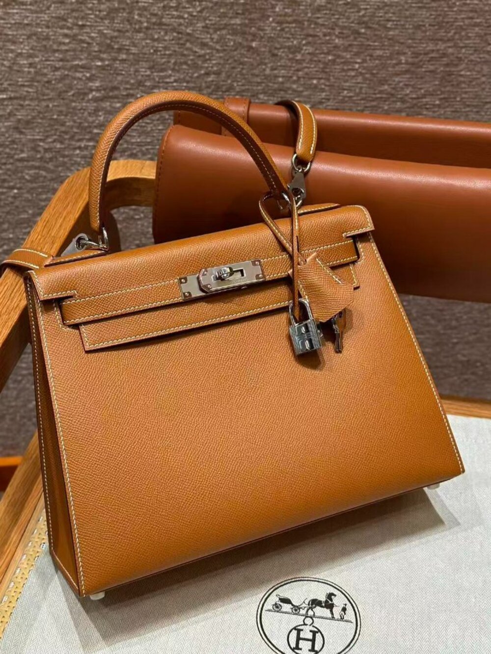 Classic Hermes Bag: A Stylish and Versatile Choice for Elegance